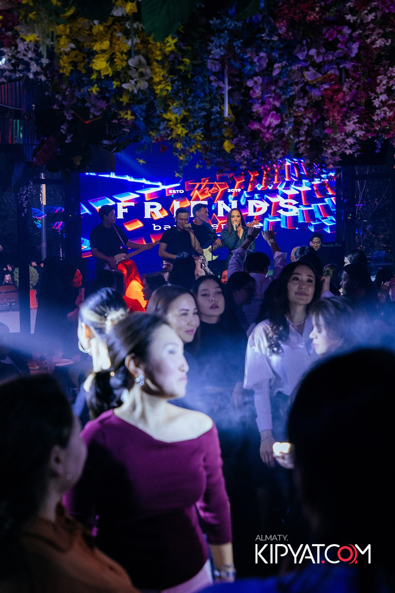 FRIENDS BAR & TERRACE. КИПЯТКОМ АЛМАТЫ! Фотосъемка мероприятий в Алматы