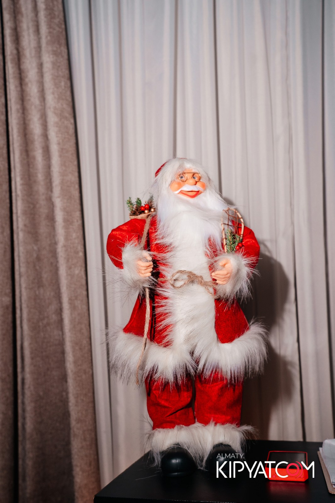 БАР ПАНАЕХАЛИ НА ТОЛЕ БИ. КИПЯТКОМ АЛМАТЫ!