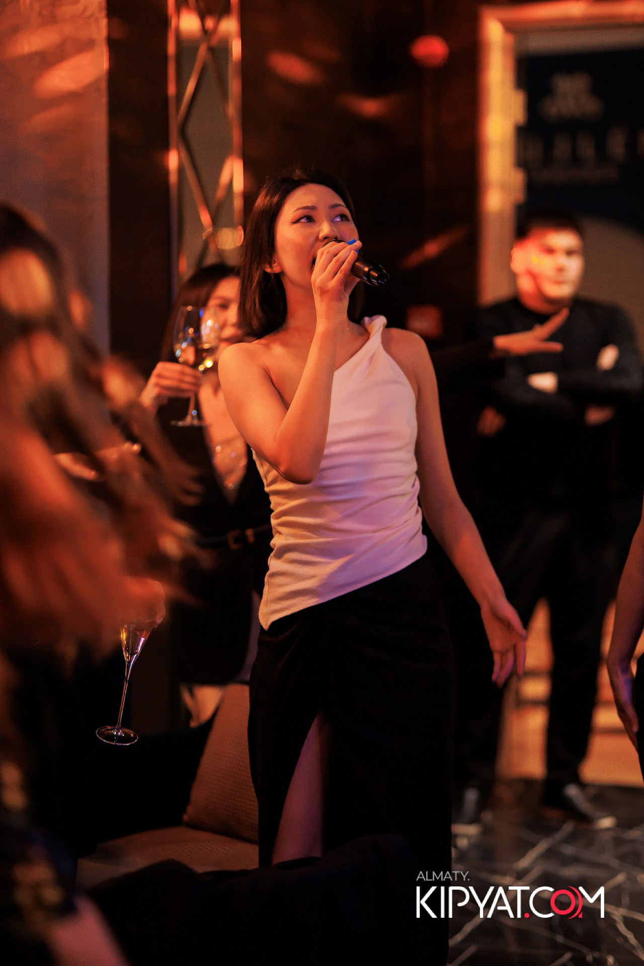 MOOD KARAOKE & TERRACE. КИПЯТКОМ АЛМАТЫ!