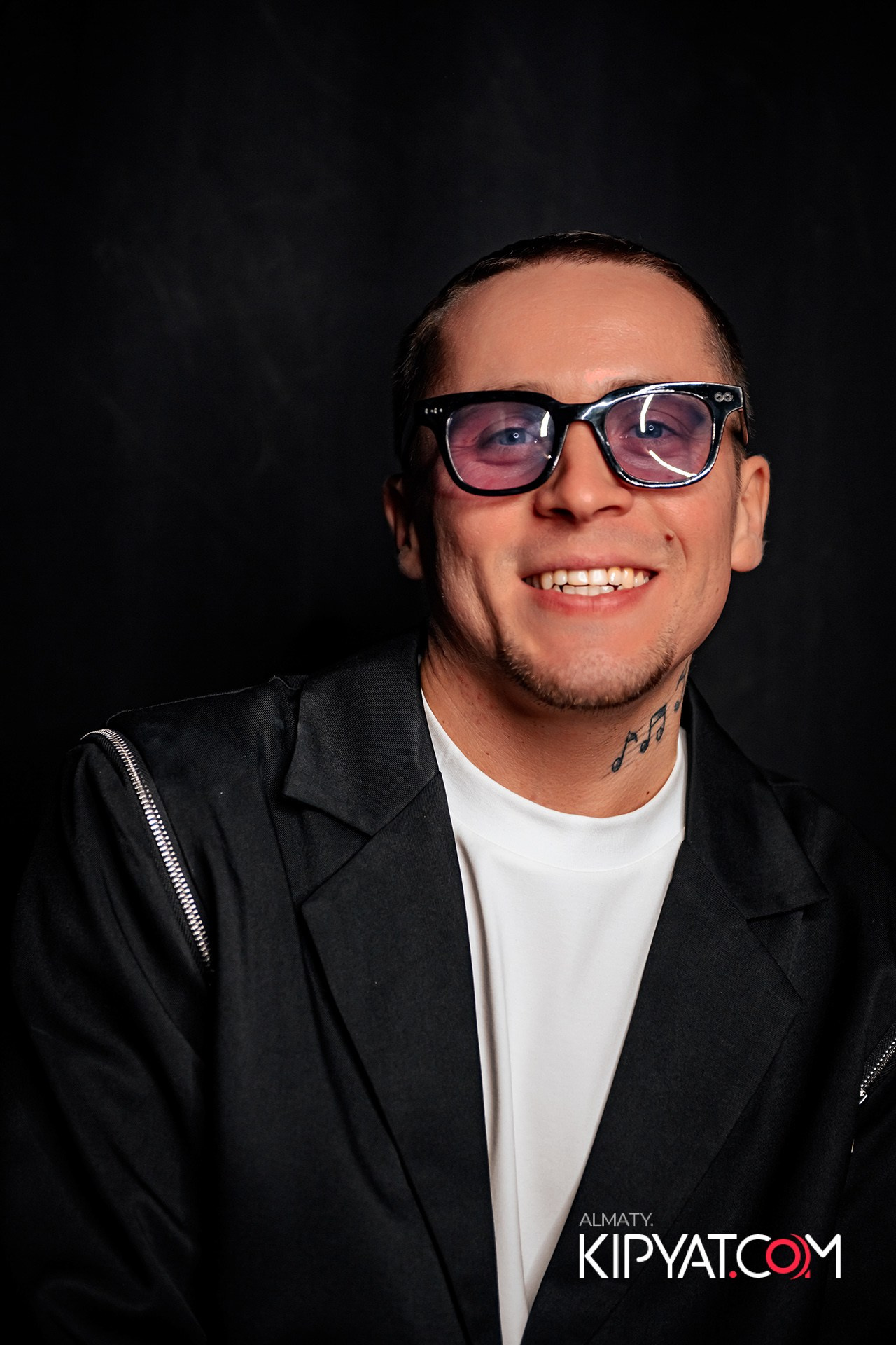 UYAT EMES BAR. КИПЯТКОМ АЛМАТЫ!