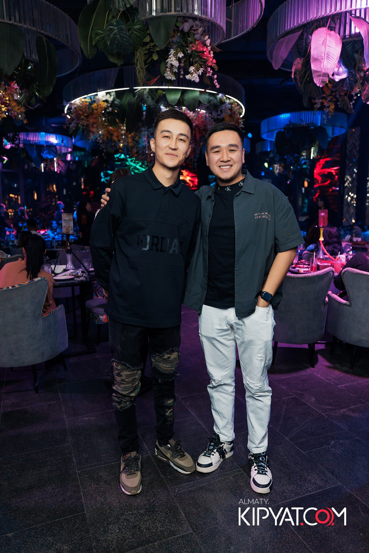 FRIENDS BAR & TERRACE. КИПЯТКОМ АЛМАТЫ!