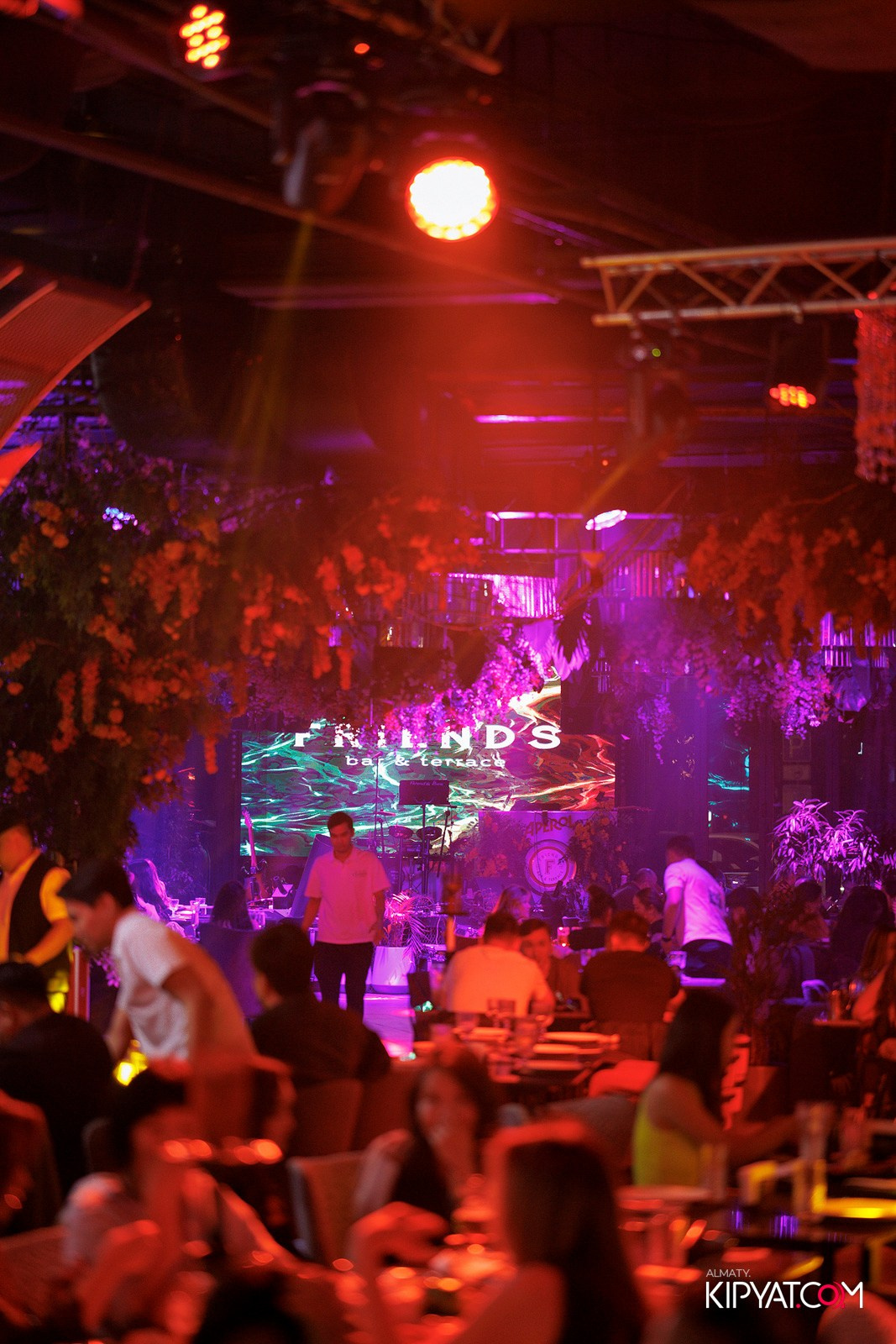 FRIENDS BAR & TERRACE. КИПЯТКОМ АЛМАТЫ! Фотосъемка мероприятий в Алматы