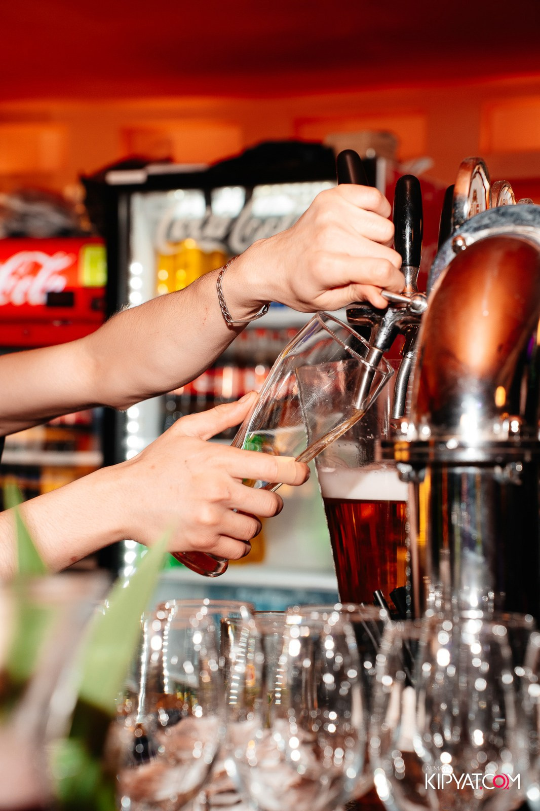 ГРУЗИНСКИЙ ДВОР НА КАБАНБАЙ БАТЫРА. КИПЯТКОМ АЛМАТЫ!