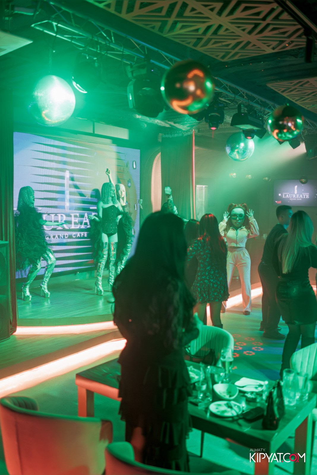 LAUREATE GRAND CAFÉ. КИПЯТКОМ АЛМАТЫ!