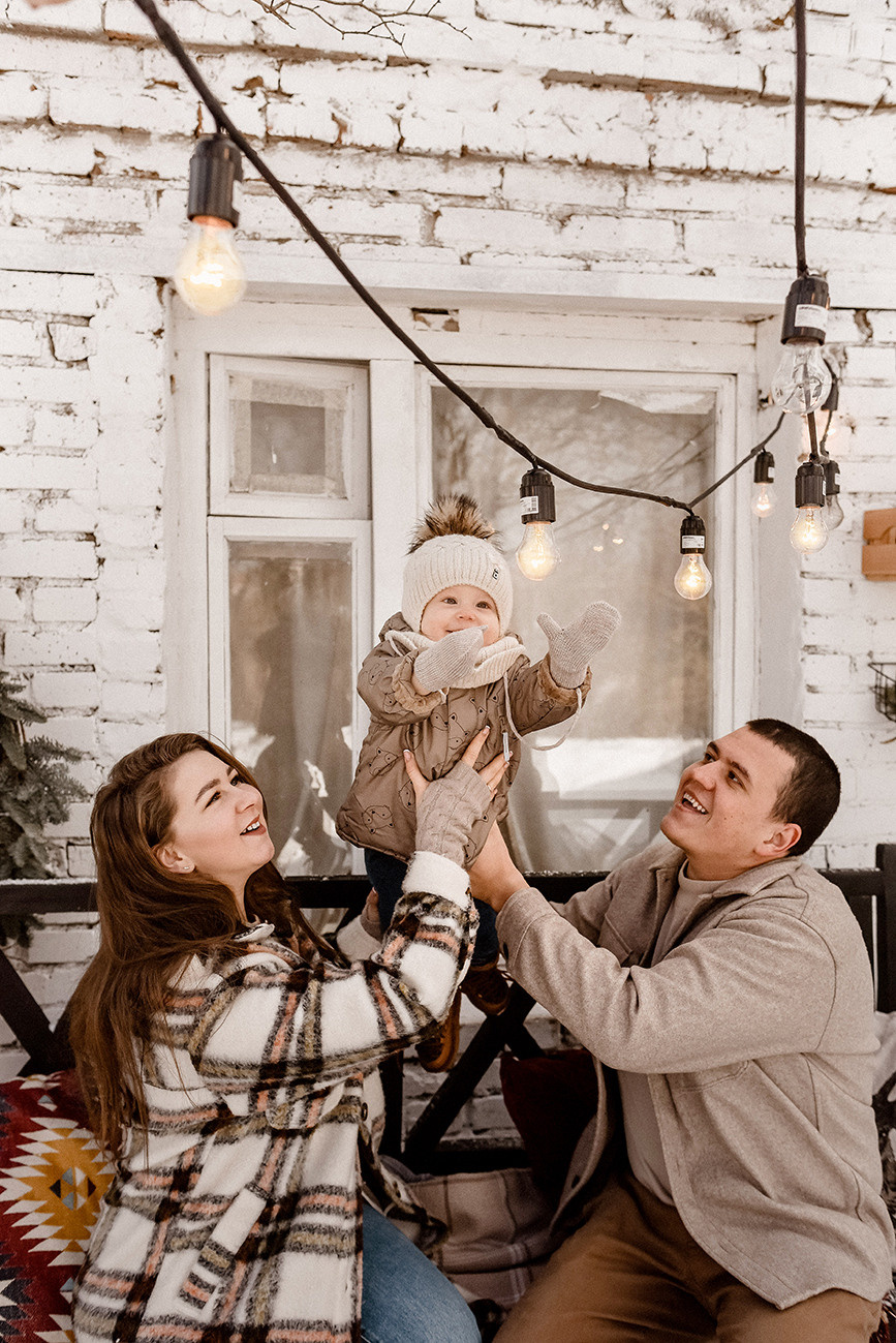 Уличная новогодняя фотосессия Инны, Андрея и Есении. Свадебный и семейный фотограф в Ростове-на-Дону Елена Сторожок