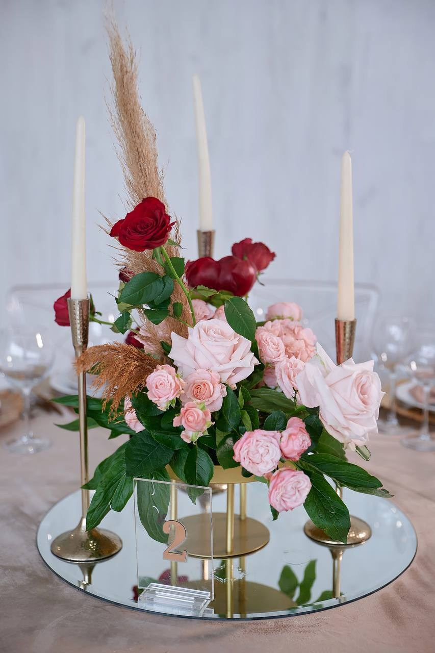 Винные оттенки. Подрядчики и друзья сети свадебных площадок House for wedding