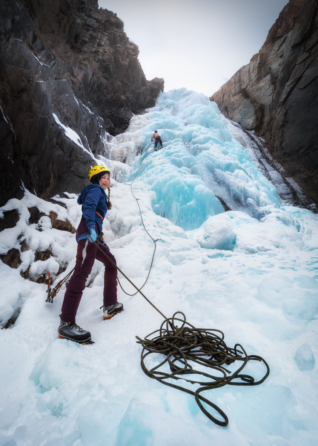 Ледолазный экшн по-алтайски.. или суровые забавы сибирских девчат. Замерзший водопад Чул-Оозы, Улаганский район, февраль 2022