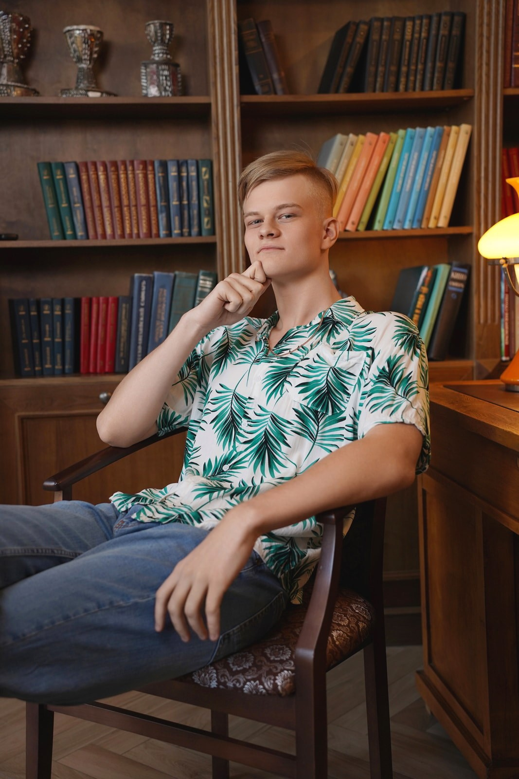 Выпускные альбомы Красноярск: фотосессия в Квартире Академика. СИГМА | Студия выпускных альбомов Красноярск