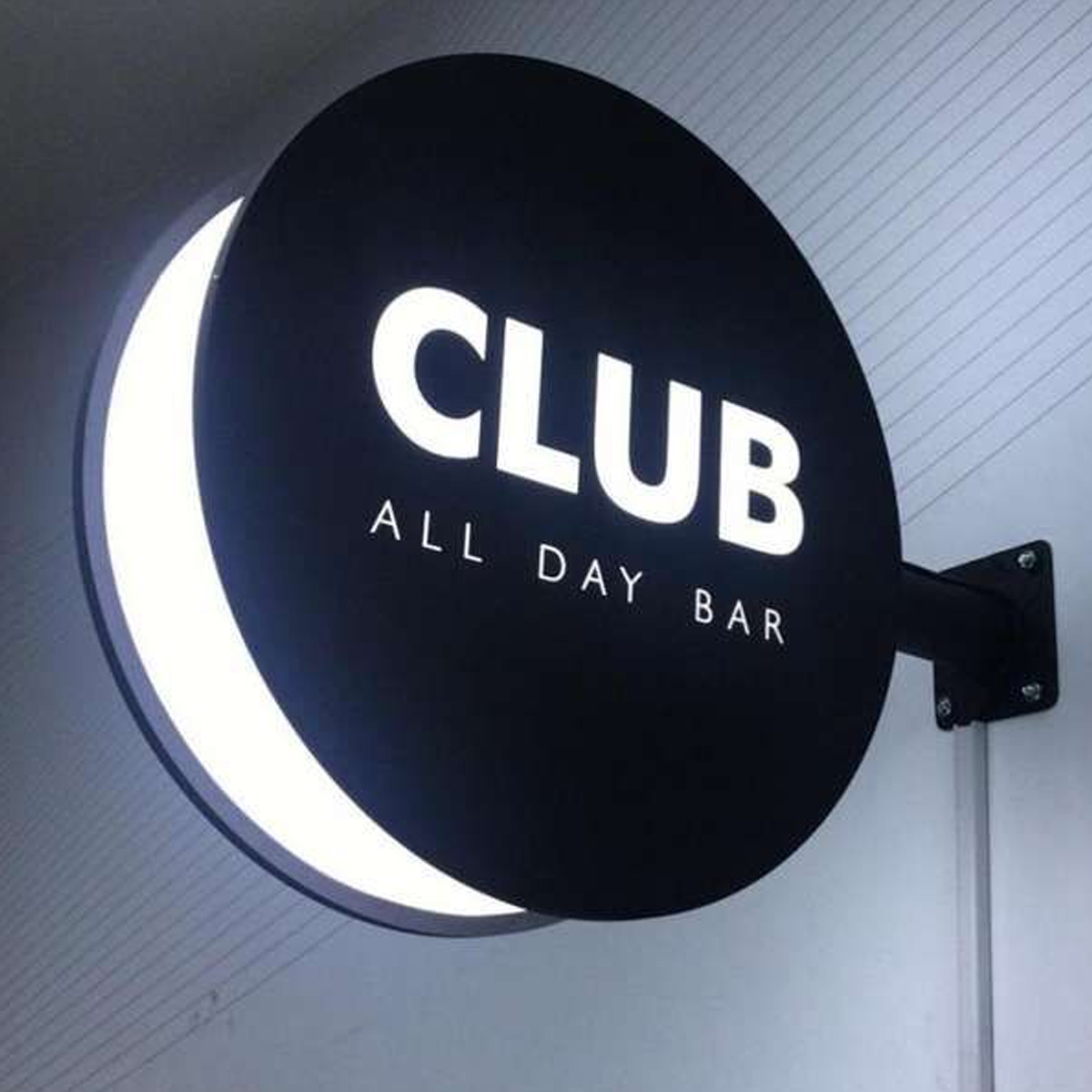 Изготавливаем в Симферополе лайтбоксы и  вывески 