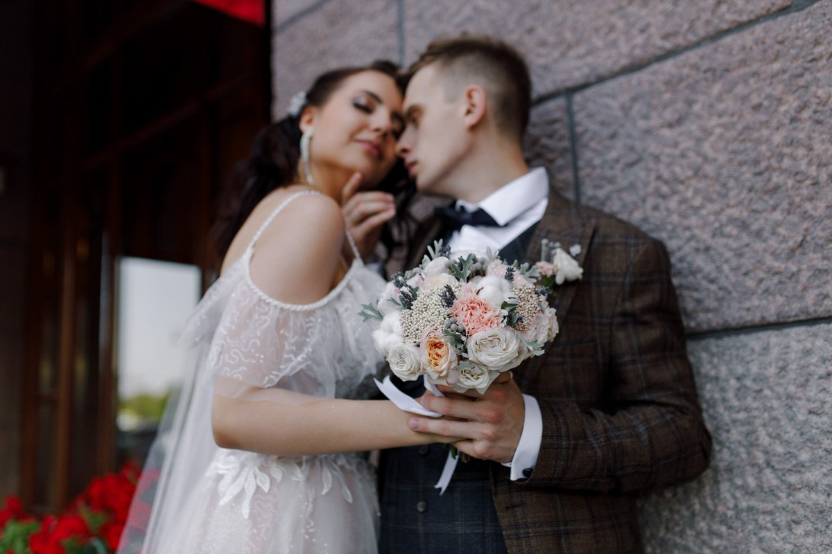 Свадебная фотосессия на Невском. Свадебный фотограф СПБ