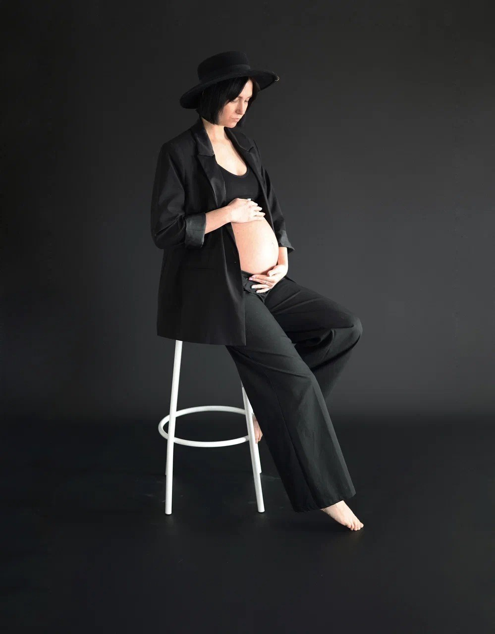 Фотосессия Нади в черном стиле. Фотограф ANNA GEREIHAN