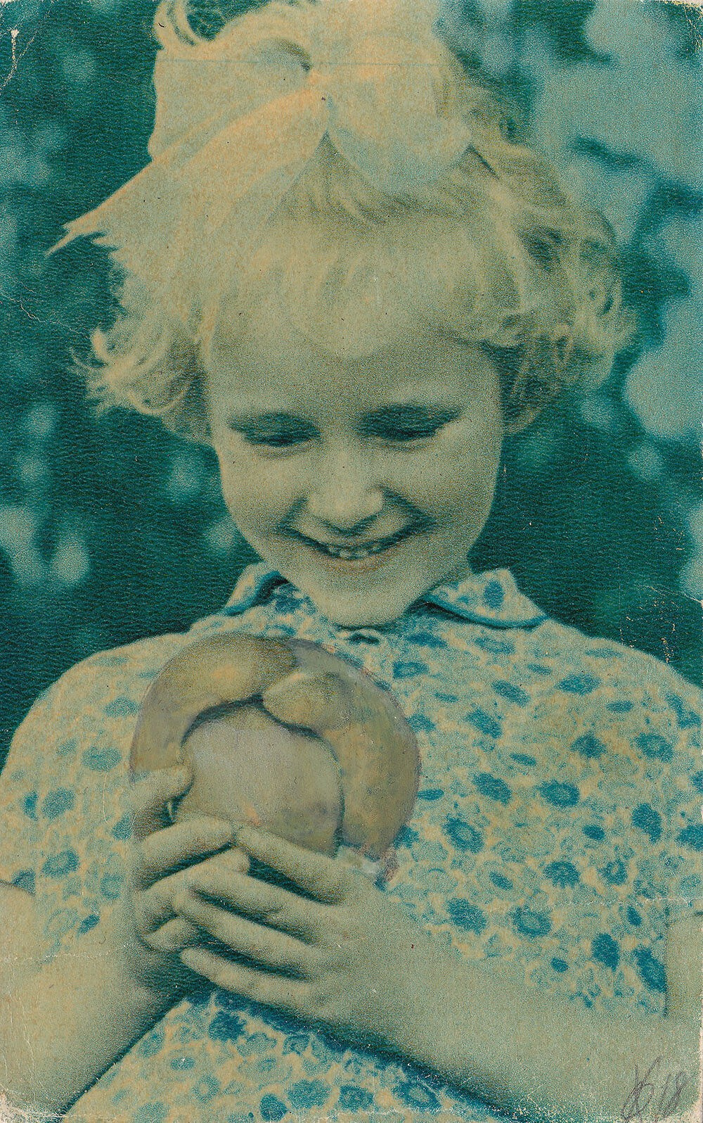 The girl with a scull