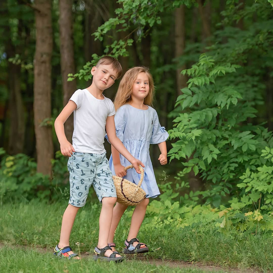 Брат с сестрой! Непоседы!