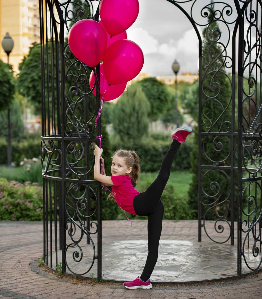 Прогулка у Арены. Выпускные альбомы. Детский, школьный фотограф Наумова Марина Воронеж
