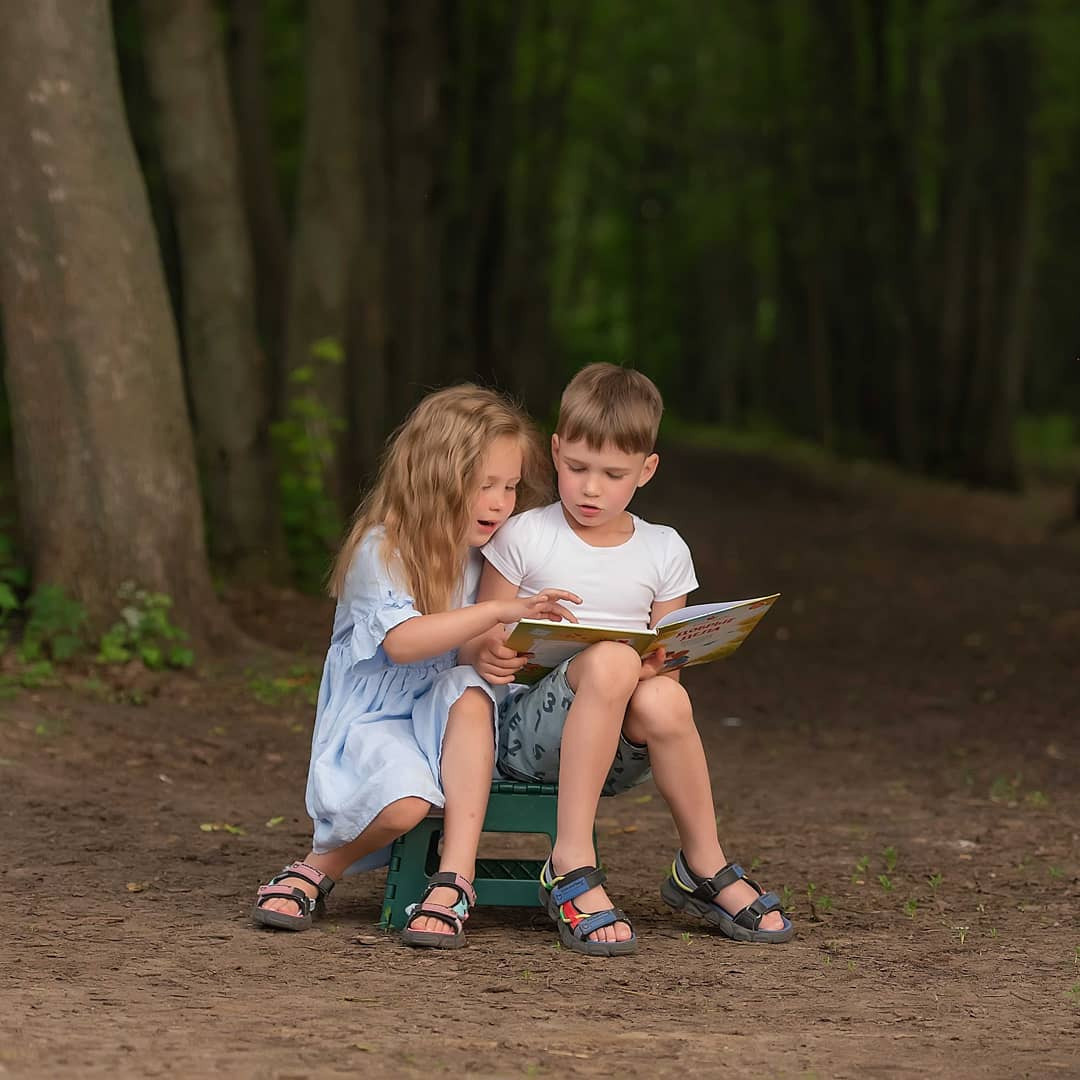 Брат с сестрой! Непоседы!
