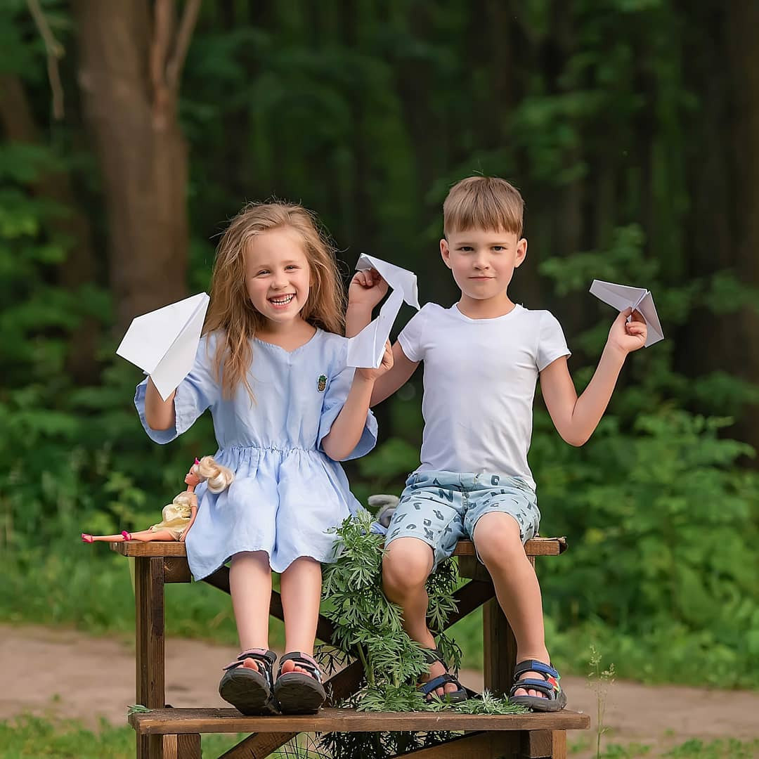 Брат с сестрой! Непоседы!