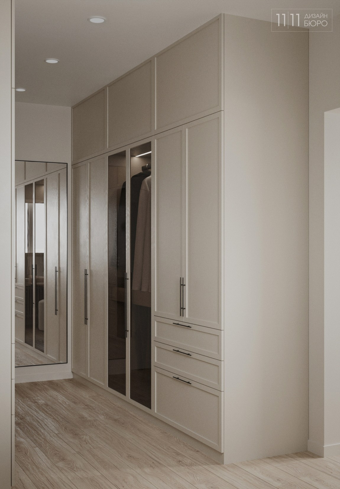 Закрытые шкафы в гардеробной комнате