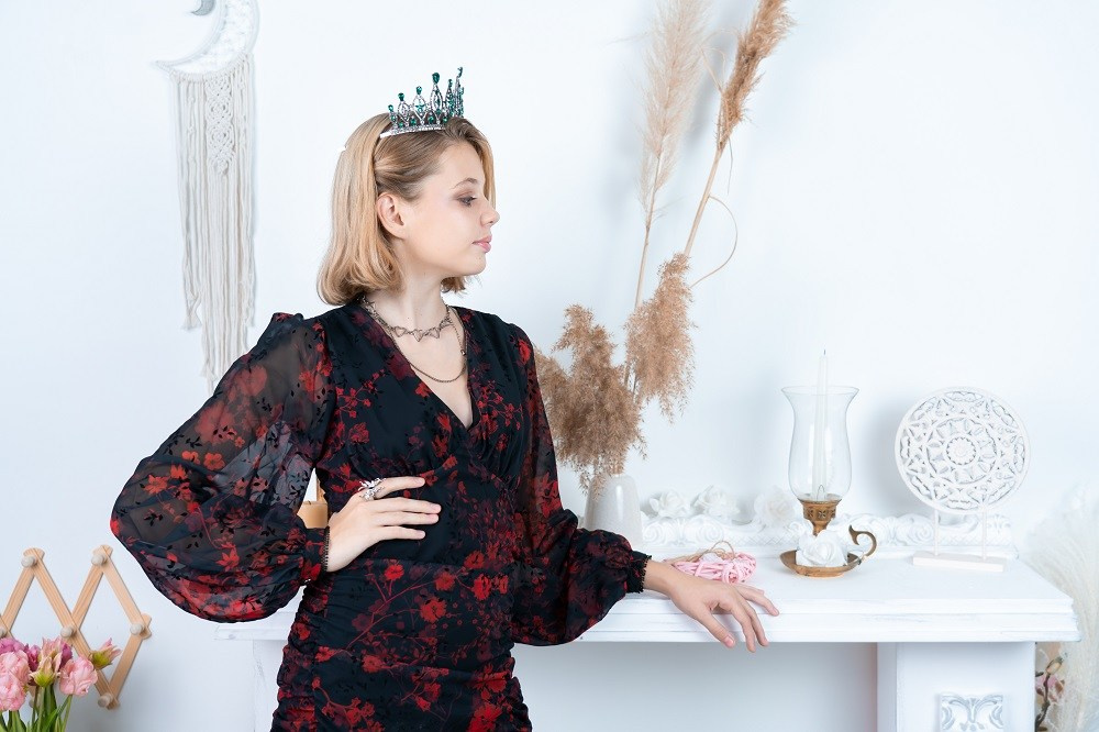 Модель юная Мария Н для предметной съемки в Сочи| Sale Easy