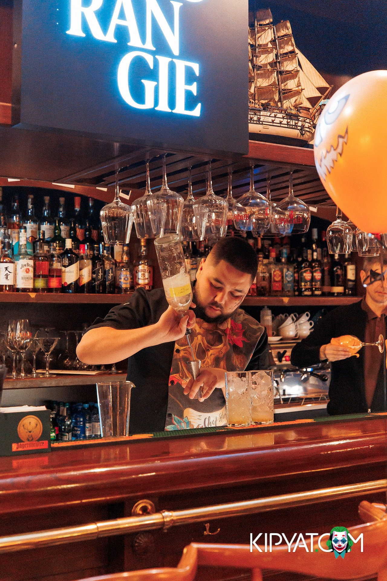 DICKENS RESTAURANT & BAR. КИПЯТКОМ АЛМАТЫ!