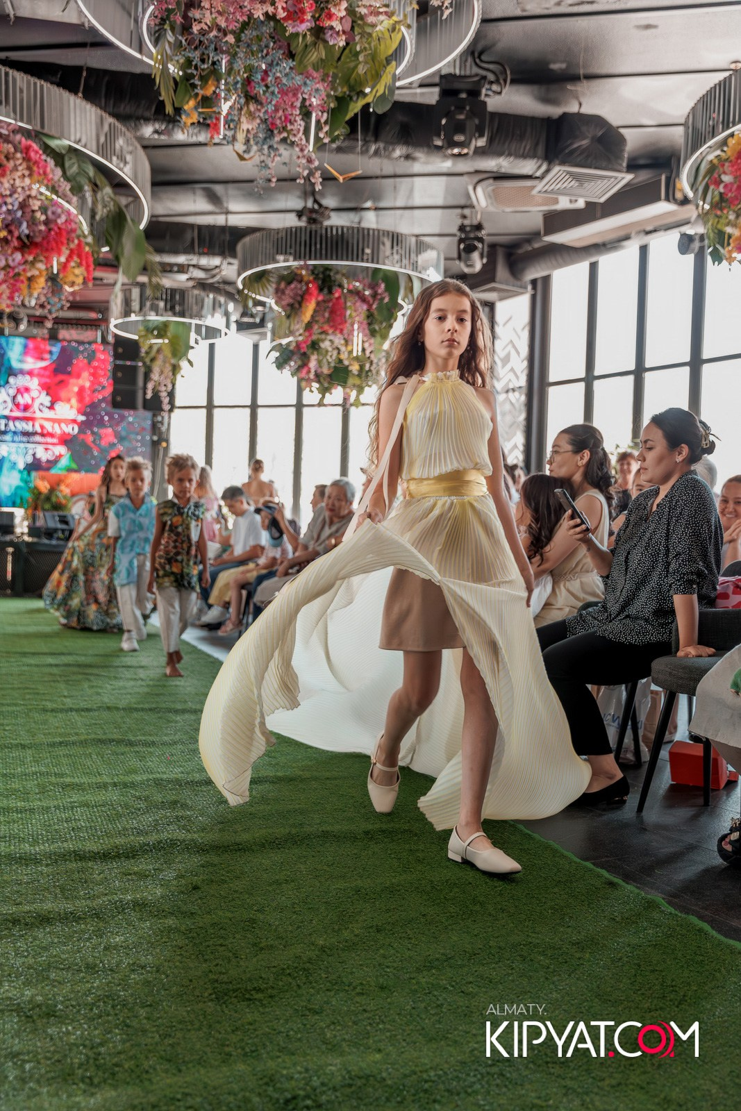 PROM KIDS FASHION SHOW. КИПЯТКОМ АЛМАТЫ!