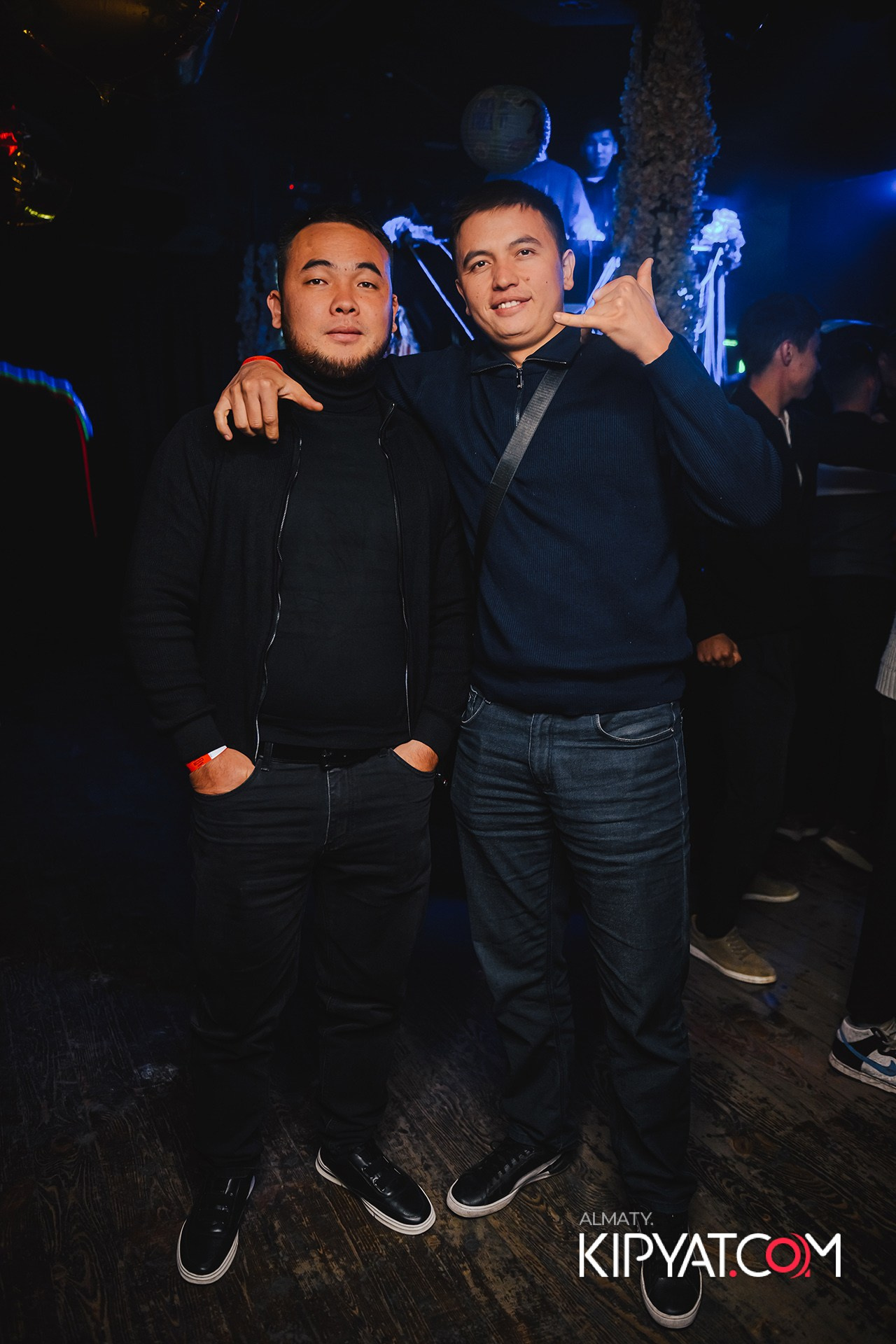 UYAT EMES BAR. КИПЯТКОМ АЛМАТЫ!