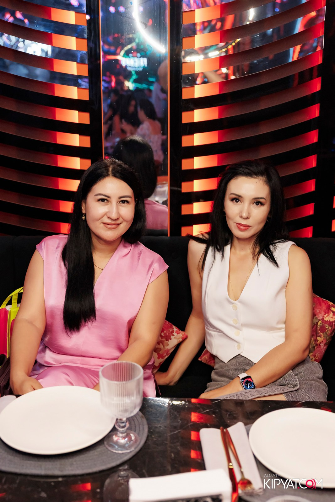FRIENDS BAR & TERRACE. КИПЯТКОМ АЛМАТЫ!