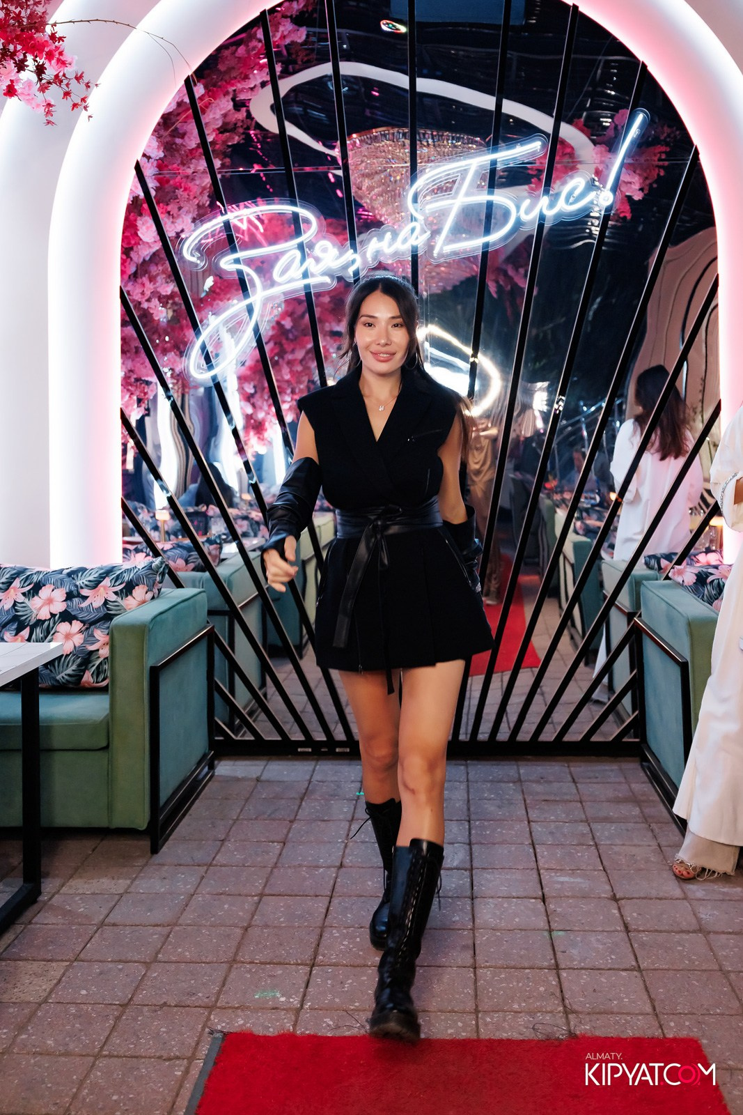 НОДАР РЕВИЯ В «ЗАЯ, НА БИС». КИПЯТКОМ АЛМАТЫ!