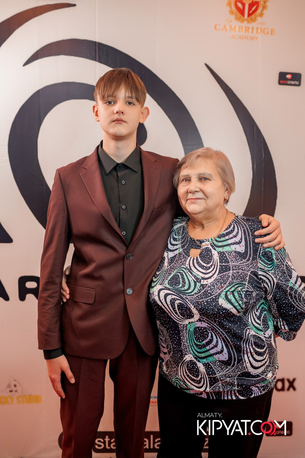 ПРЕЗЕНТАЦИЯ 8 ГРУППЫ КИНОПРОЕКТА «STARBALALAR». КИПЯТКОМ АЛМАТЫ!