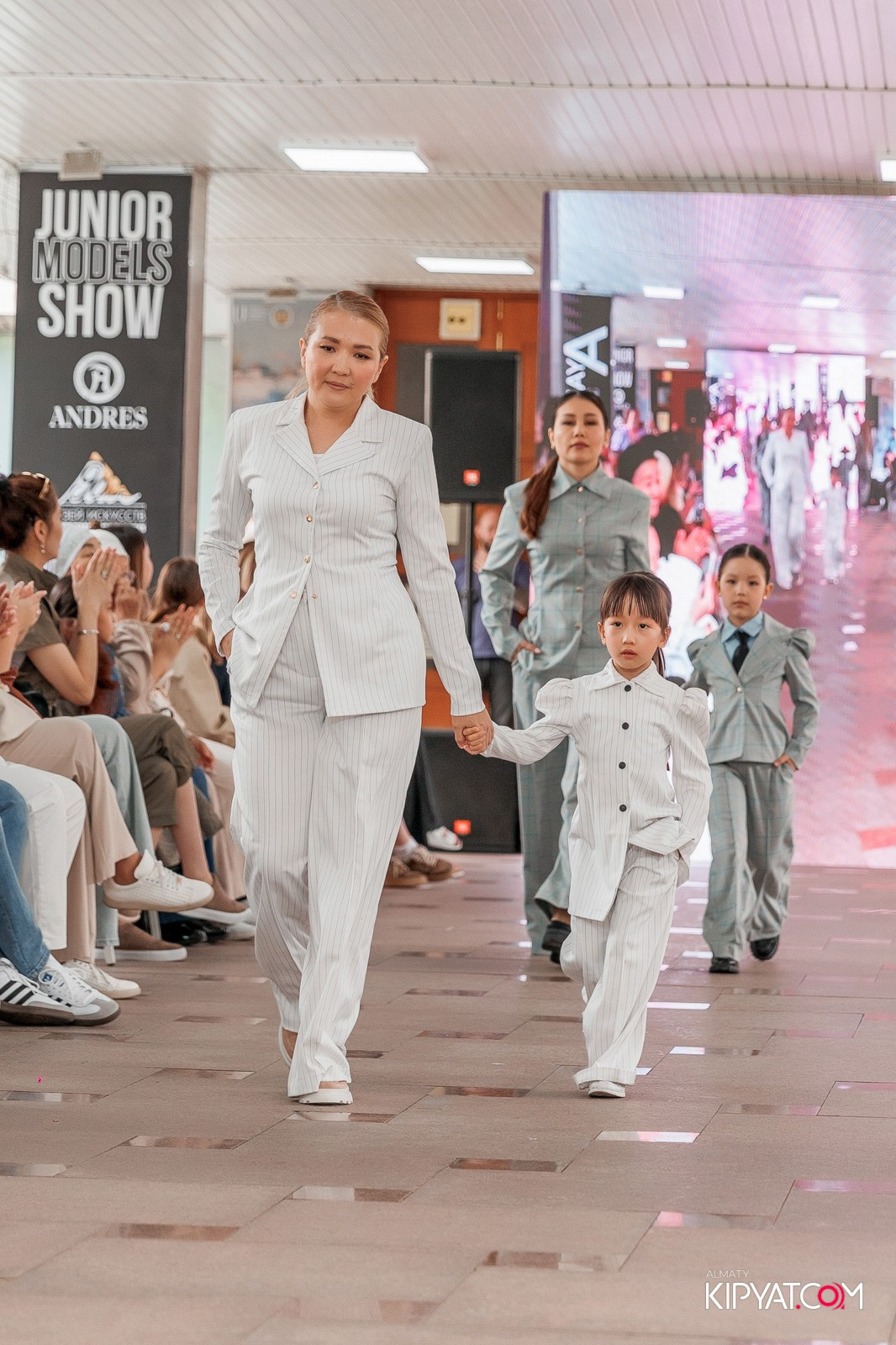 JUNIOR FASHION SHOW. КИПЯТКОМ АЛМАТЫ!