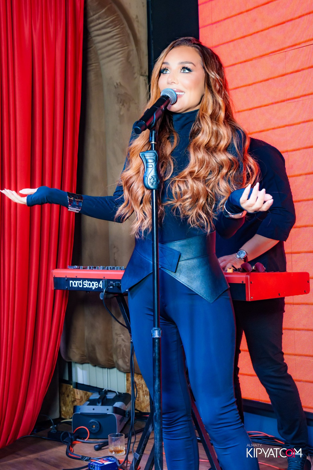 LAUREATE KARAOKE HALL. КИПЯТКОМ АЛМАТЫ!