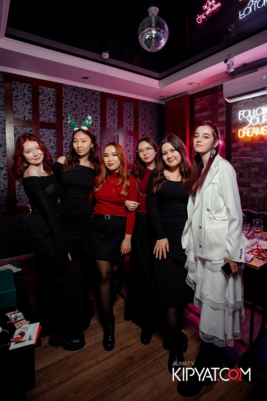 КАРАОКЕ-БАР РОЯЛЬ НА НУРМАКОВА. КИПЯТКОМ АЛМАТЫ!