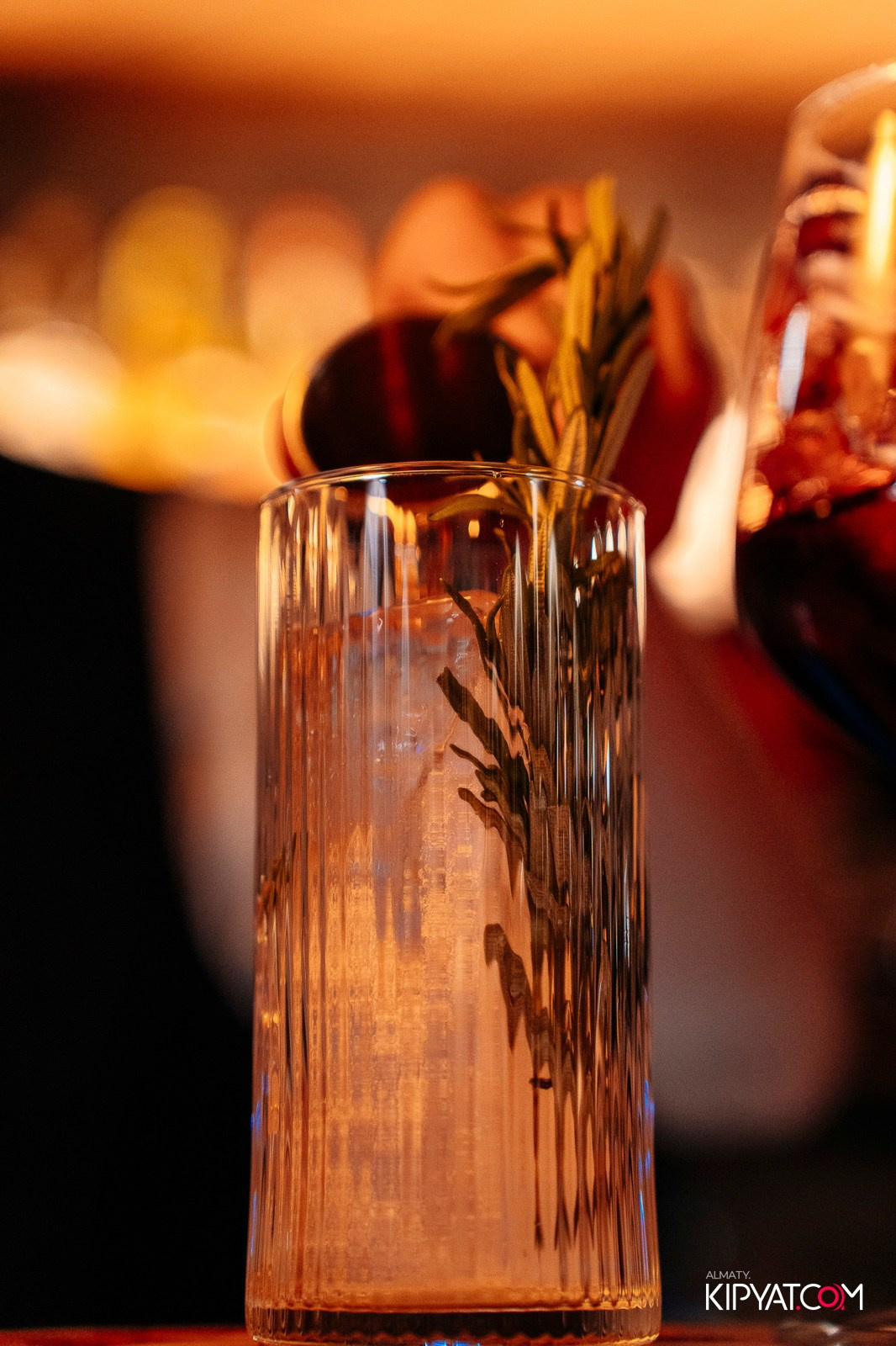 РЕСТО-БАР СКАНДАЛИСТЪ. КИПЯТКОМ АЛМАТЫ!