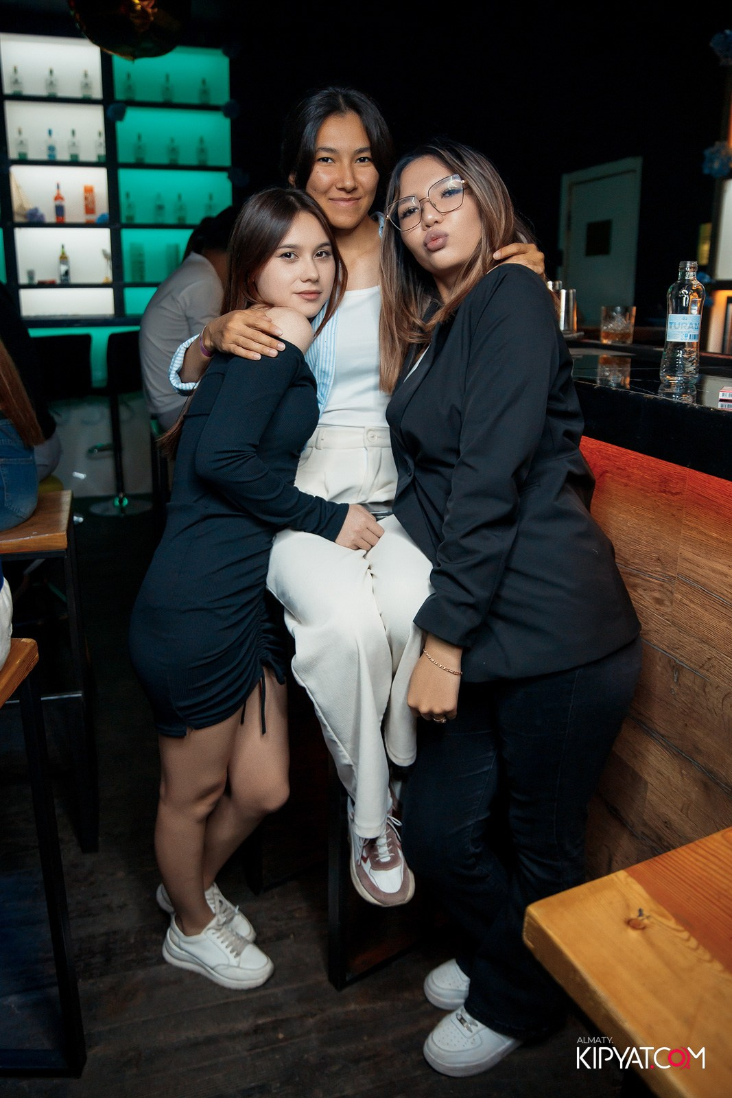 UYAT EMES BAR. КИПЯТКОМ АЛМАТЫ!