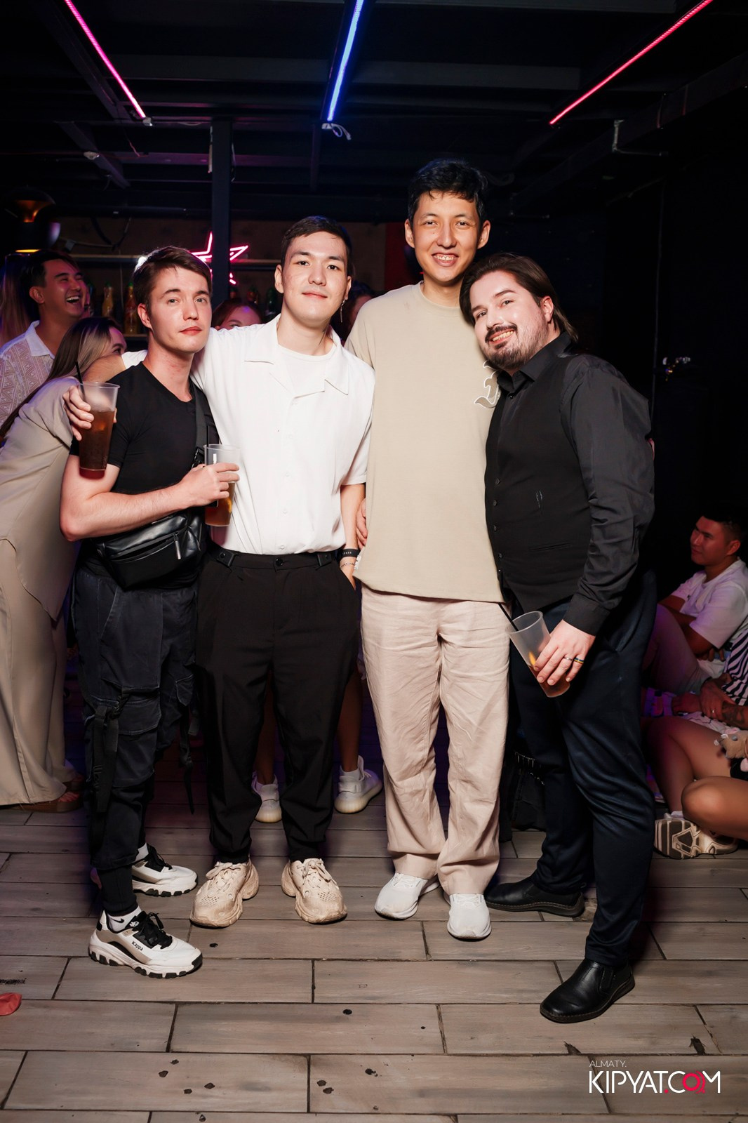 НОЧНОЙ КЛУБ ICON. КИПЯТКОМ АЛМАТЫ!