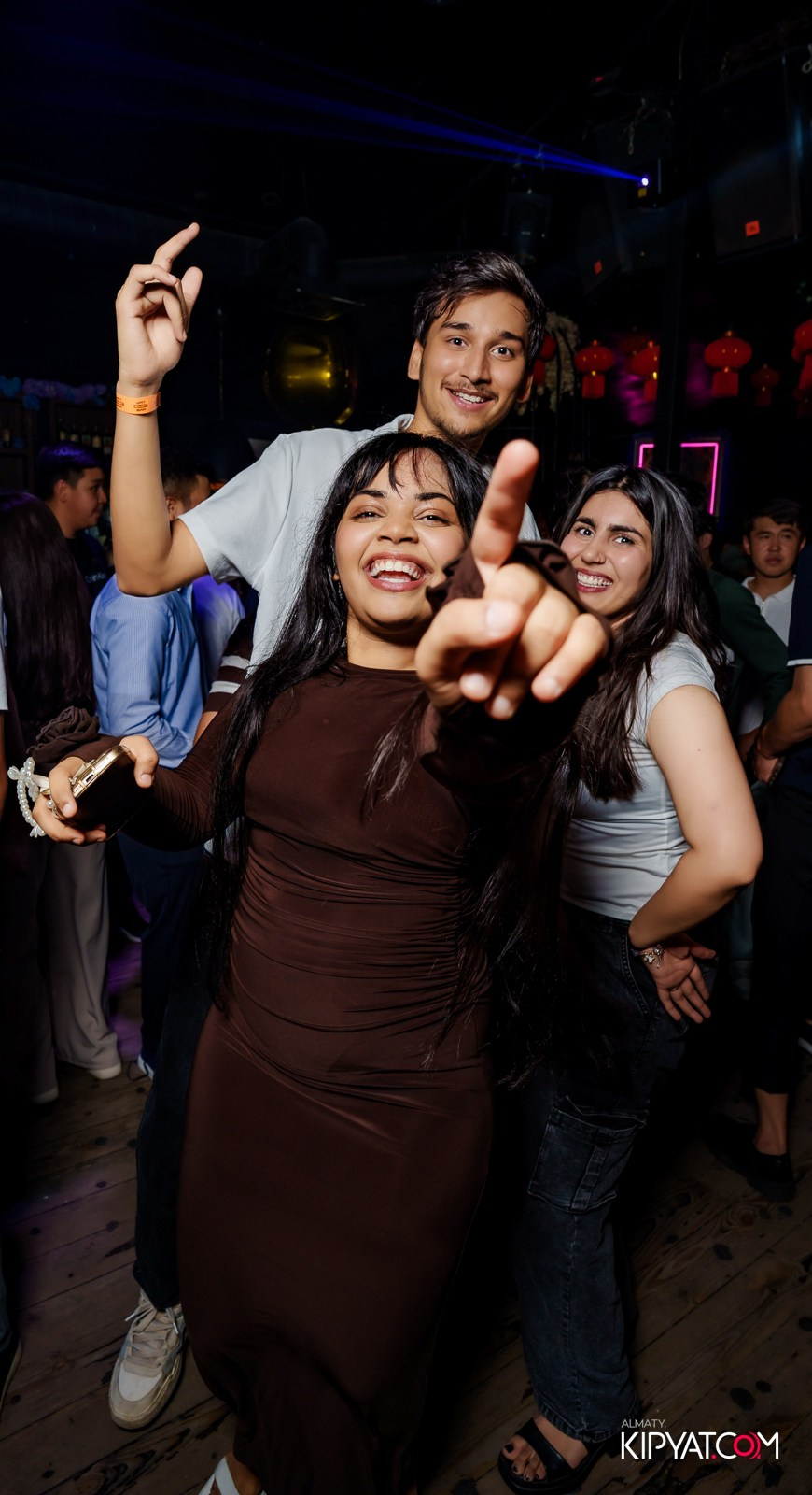 UYAT EMES BAR. КИПЯТКОМ АЛМАТЫ!