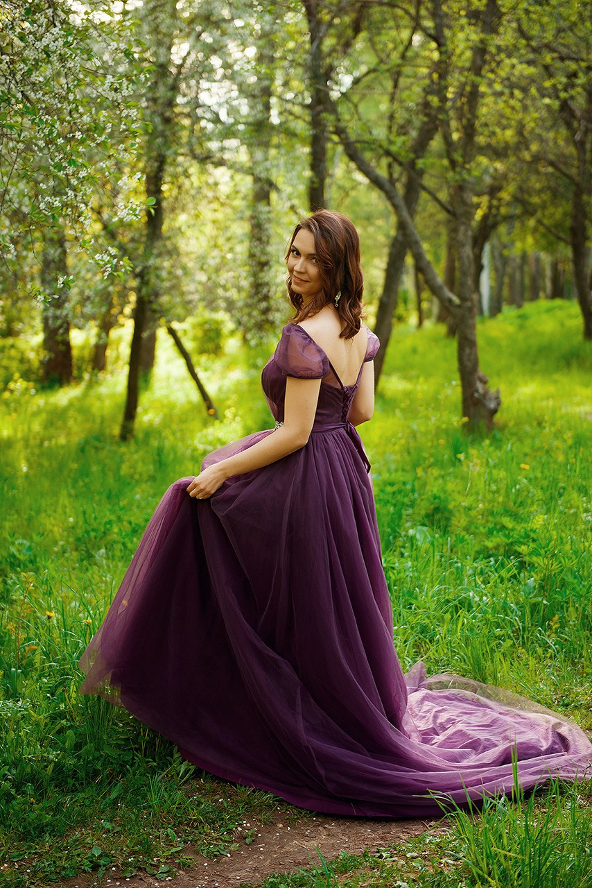 Анастасия в цветущем парке. Фотограф Кристина Гришина Рязань