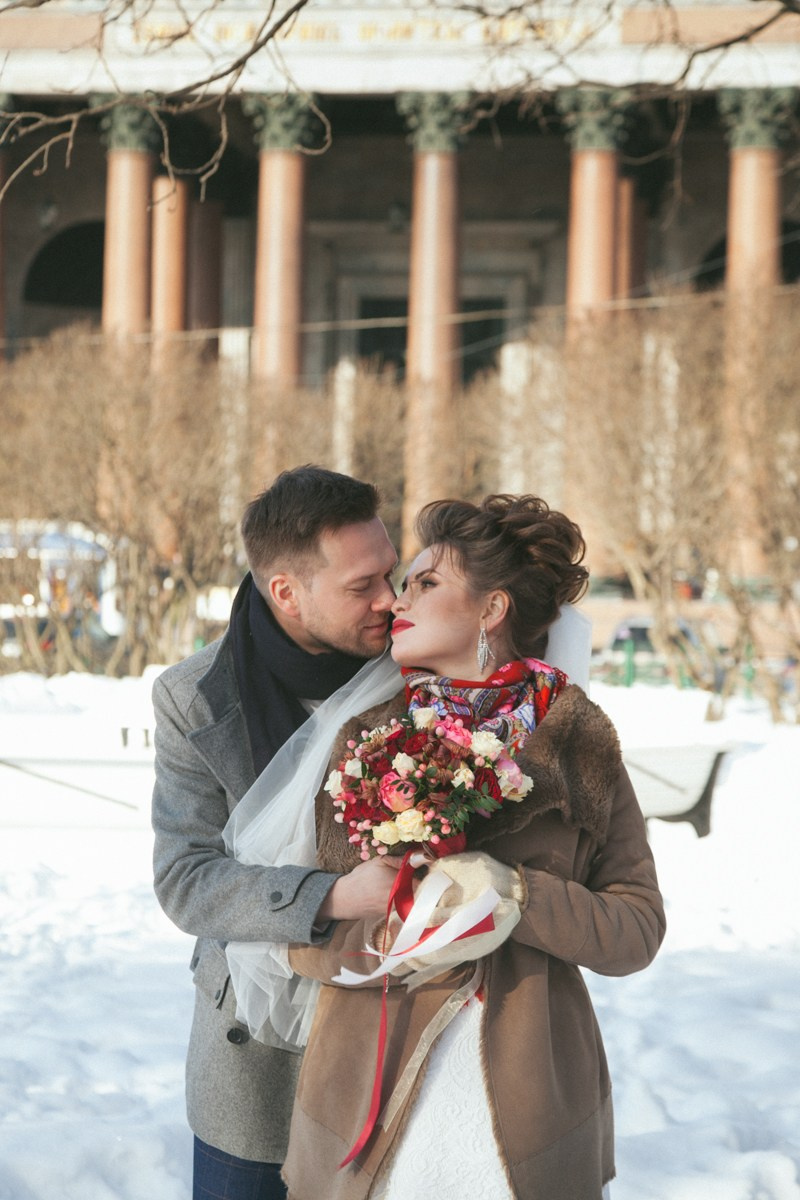 Зимняя свадебная фотосъемка в Санкт-Петербурге. Фотограф крещение венчание в Петербурге! Помогает подобрать храм и посоветовал душевного батюшку в СПб