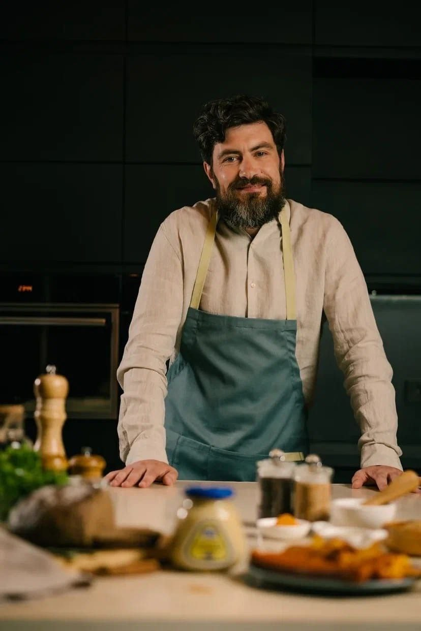 Александр, 180 см, 50-52. KED Production — продакшн из СПб. Создаём фото, видео и контент, который помогает брендам и селлерам продавать больше