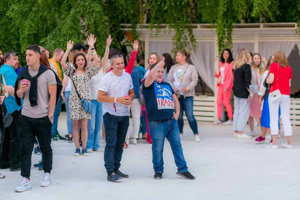 Фотосъемка корпоратива Major на берегу строгинской поймы. Репортажный фотограф Борис Геер