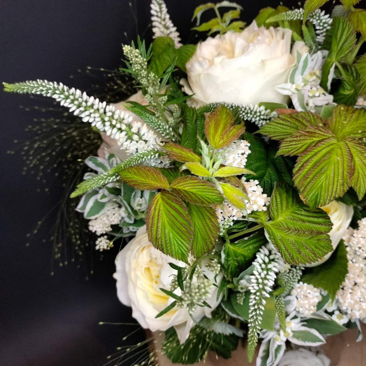 авторский букет невесты, современный букет невесты, невеста 2025,  букет невесты, свадебный букет, свадьба 2025, свадебный букет, свадебный букет невесты, флорист на свадьбу, флорист фрилансер, флорист москва, ручная работа, яркий букет невесты, современный букет невесты,т, флорист на свадьбу, хороший флорист, флорист фрилансер, букет по фото, флорист профессионал.