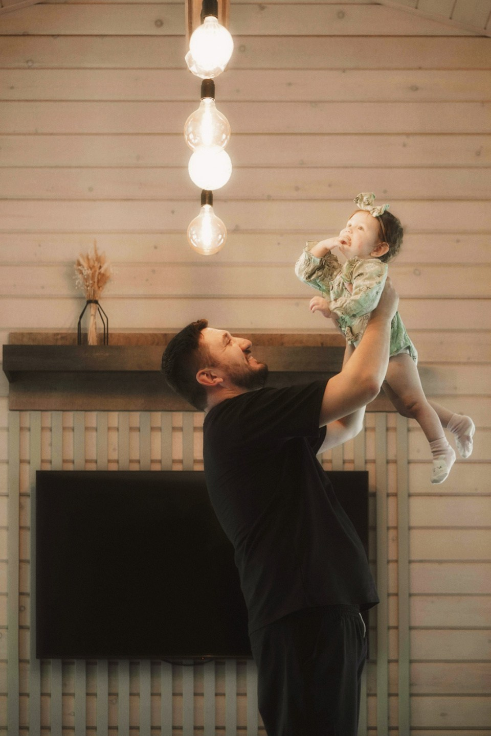 Семейная съемка дома. Выездной фотограф-видеограф в Республике Алтай Солоны Куюкова