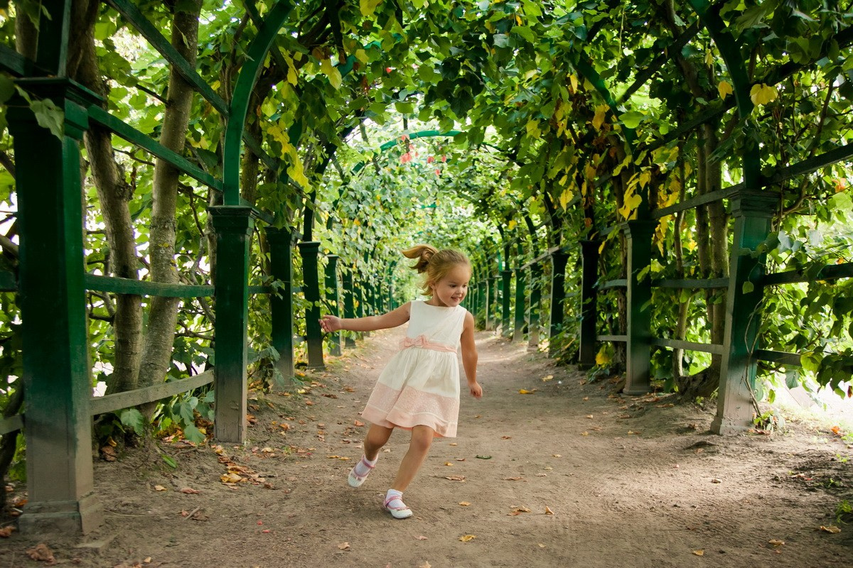 Семейная фотосессия в Петергофе. Фотограф крещение венчание в Петербурге! Помогает подобрать храм и посоветовал душевного батюшку в СПб