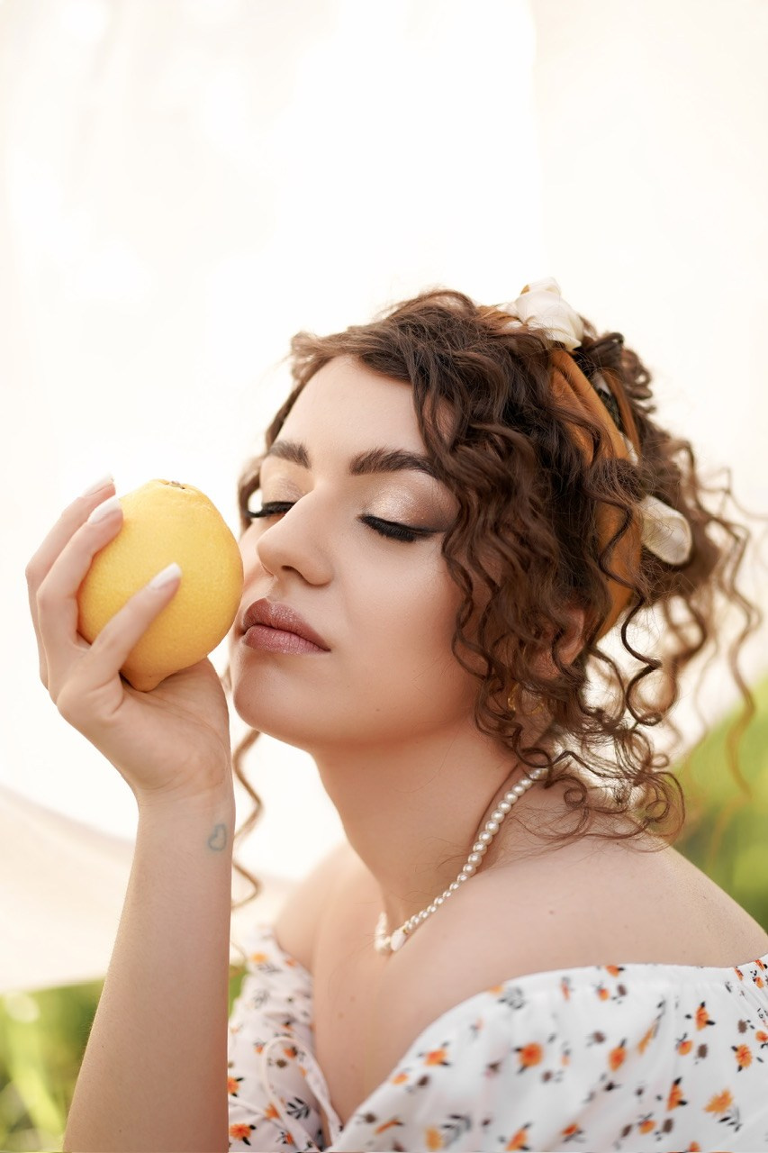 Девушка с лимонами. Свадебный фотограф в Ростове-на-Дону. Таинство Крещения и Венчания, семейные фотосессии. Алёна Чёботова