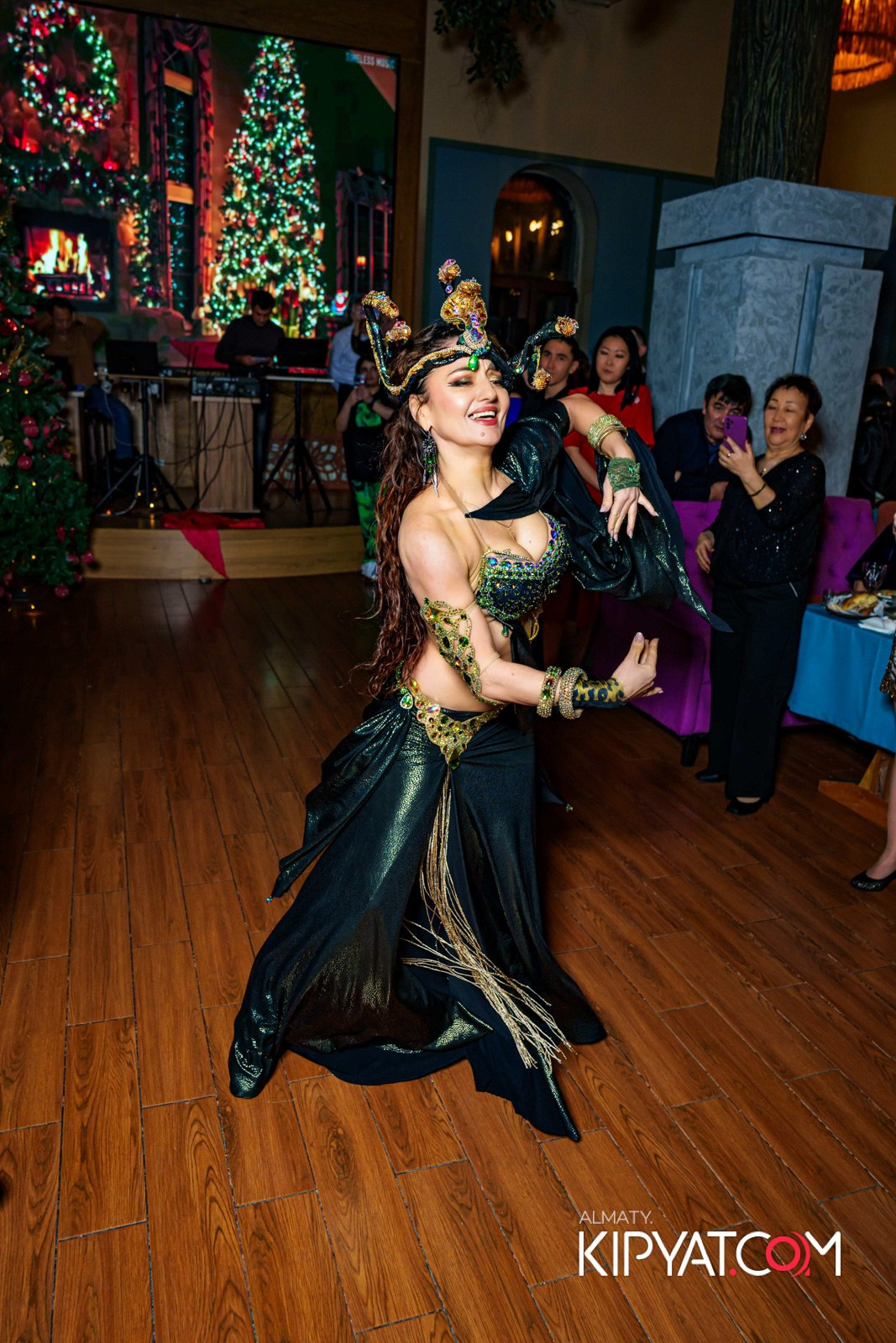 ГРУЗИНСКИЙ ДВОР НА КАБАНБАЙ БАТЫРА. КИПЯТКОМ АЛМАТЫ!