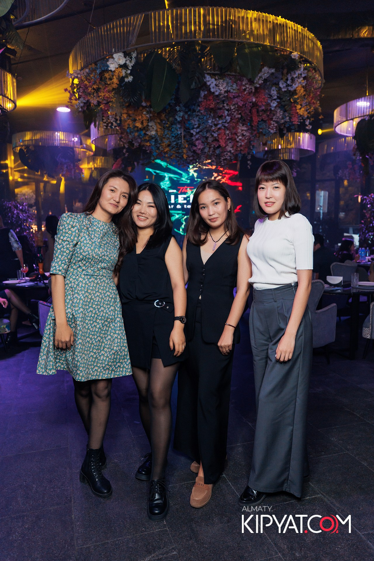 FRIENDS BAR & TERRACE. КИПЯТКОМ АЛМАТЫ! Фотосъемка мероприятий в Алматы