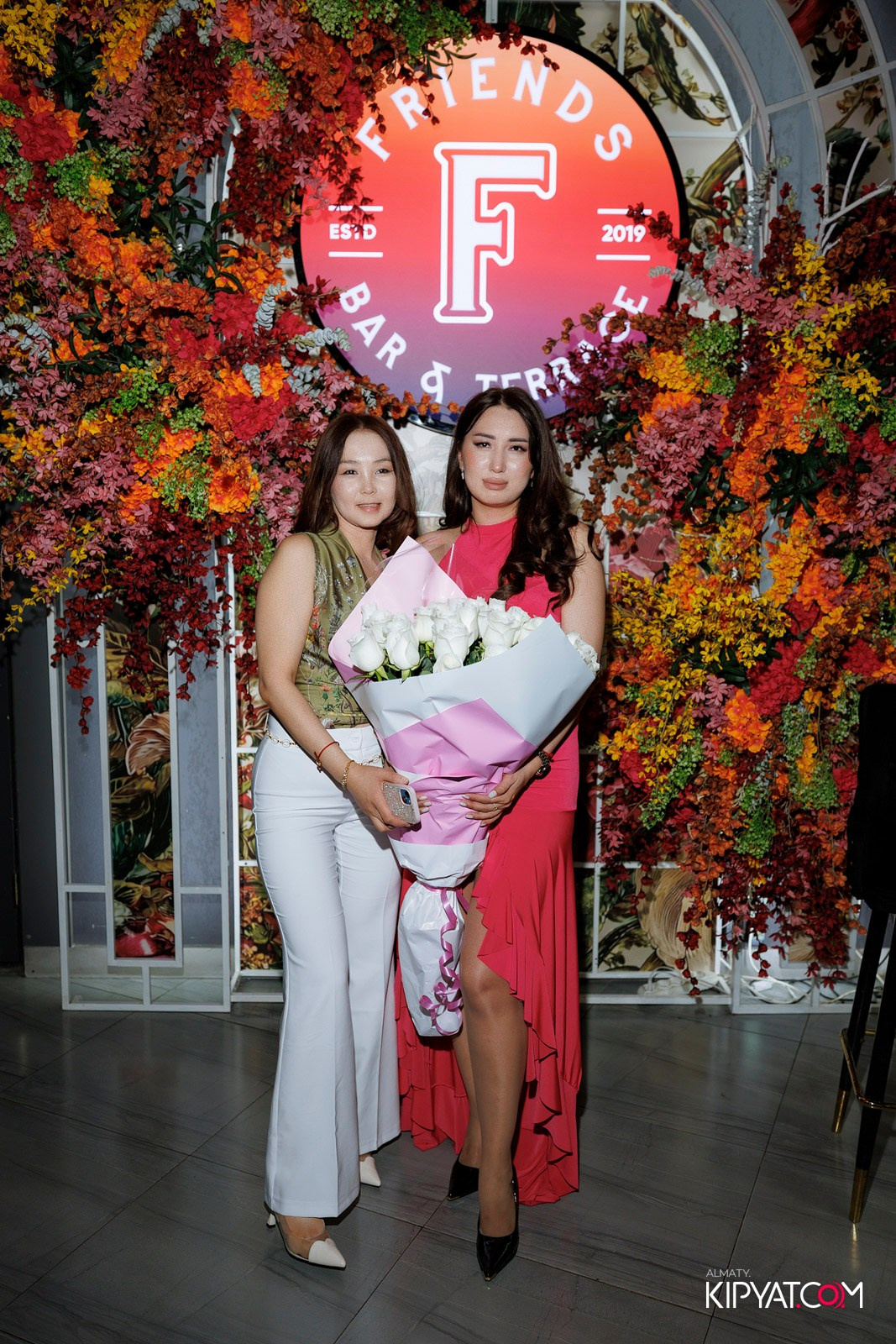 FRIENDS BAR & TERRACE. КИПЯТКОМ АЛМАТЫ! Фотосъемка мероприятий в Алматы