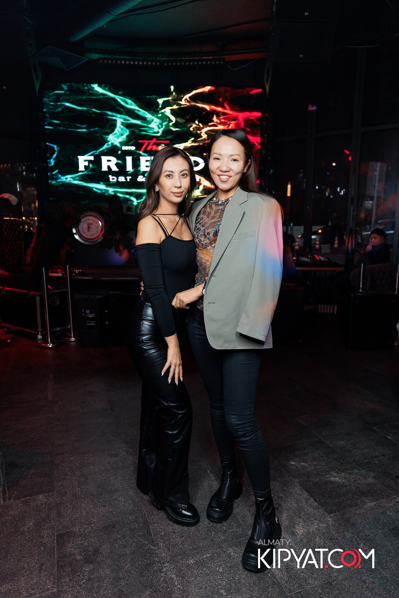 FRIENDS TERRACE & BAR. КИПЯТКОМ АЛМАТЫ! Фотосъемка мероприятий в Алматы