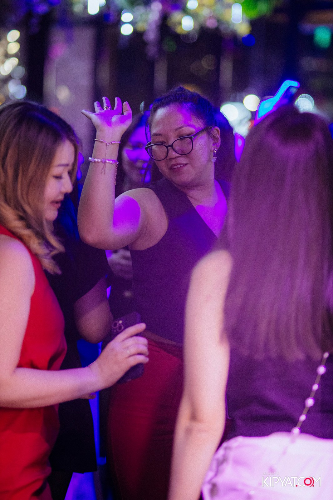 FRIENDS BAR & TERRACE. КИПЯТКОМ АЛМАТЫ!