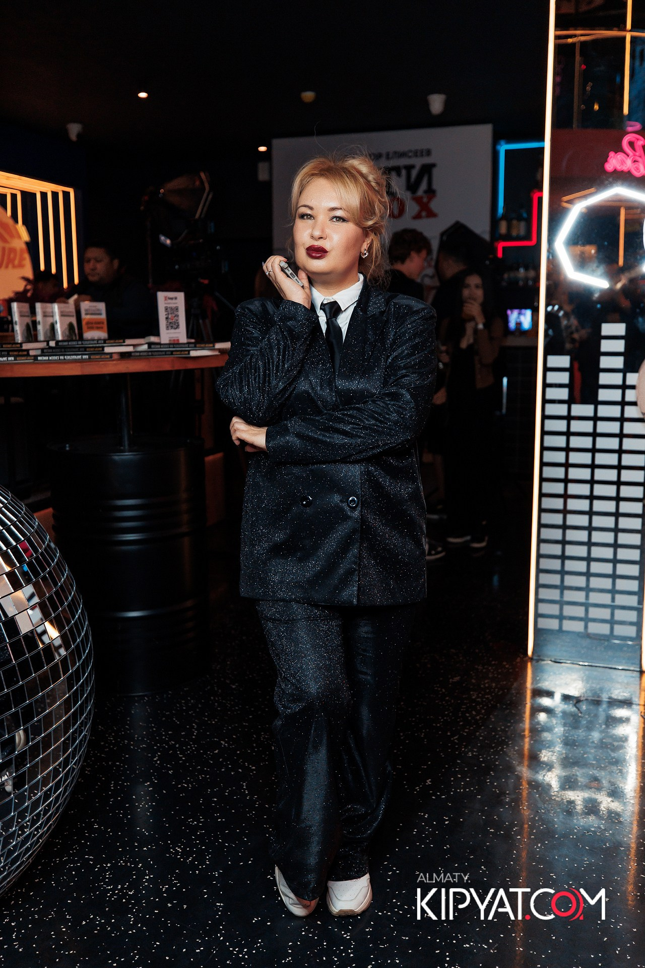 ПРЕЗЕНТАЦИЯ КНИГИ ВИКТОРА ЕЛИСЕЕВА. КИПЯТКОМ АЛМАТЫ!