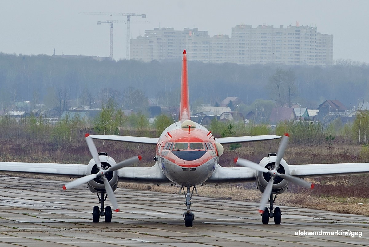Фотографии самолёта Ил-14Т "Пингвин". Фотоальбом показывающий увлекательный мир авиации и мир медведей Андрея Иванова